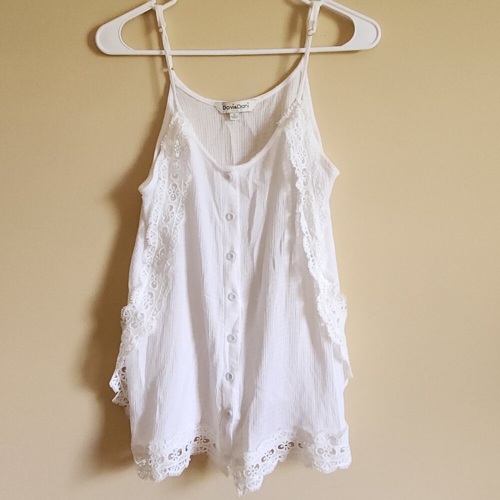 Davi & Dani White Top With Lace Size Small - Picture 2 of 6